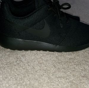 Womens nike sneakers size 9.